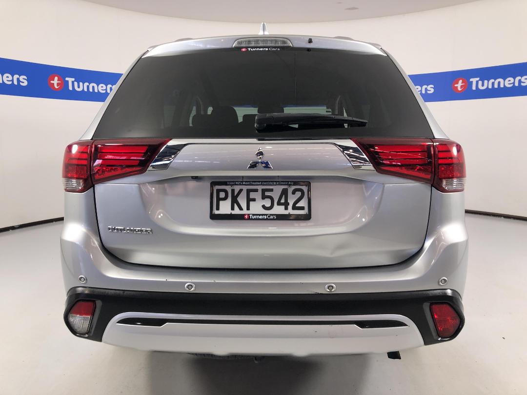 Photo '6' of Mitsubishi Outlander