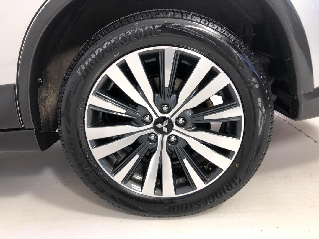 Photo '11' of Mitsubishi Outlander