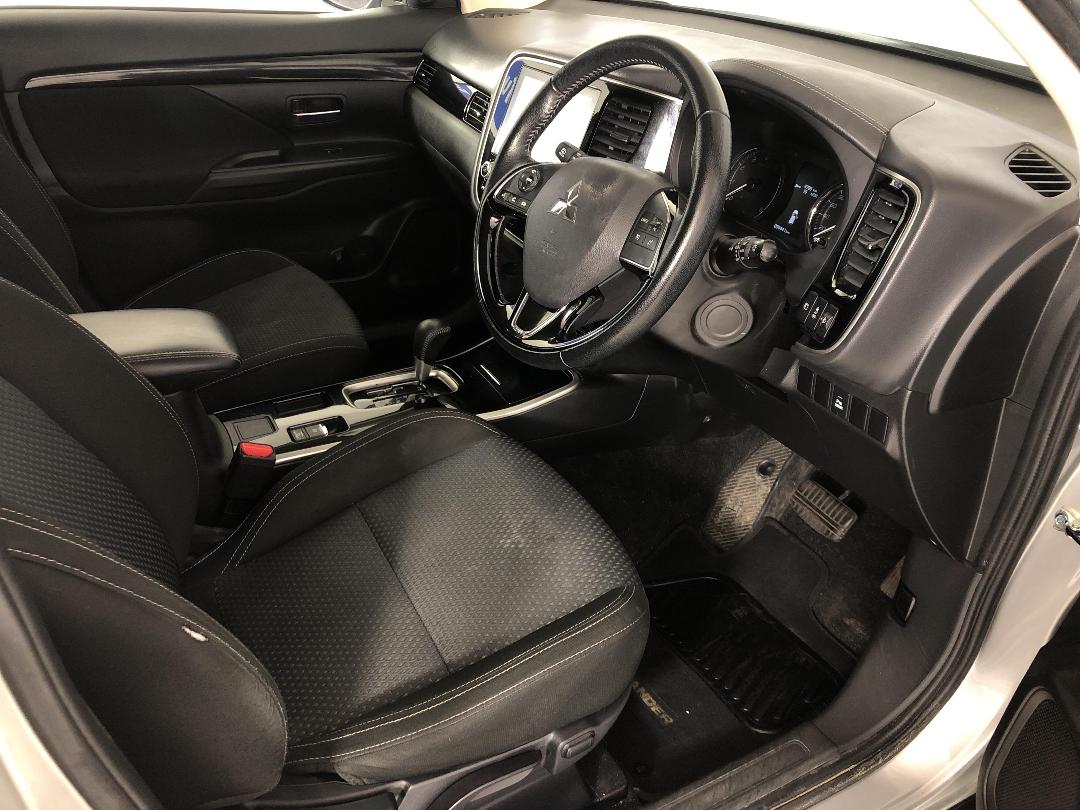 Photo '16' of Mitsubishi Outlander