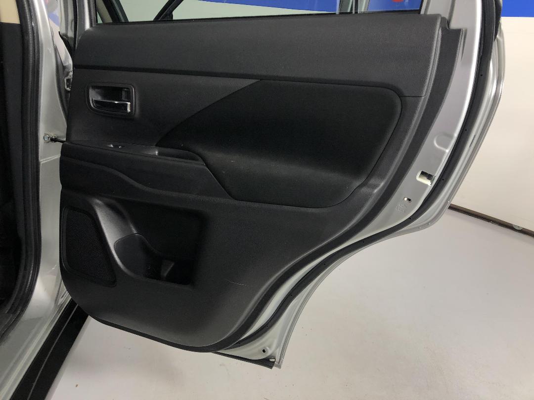 Photo '19' of Mitsubishi Outlander