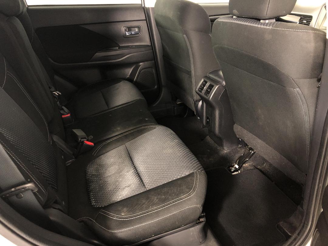 Photo '20' of Mitsubishi Outlander