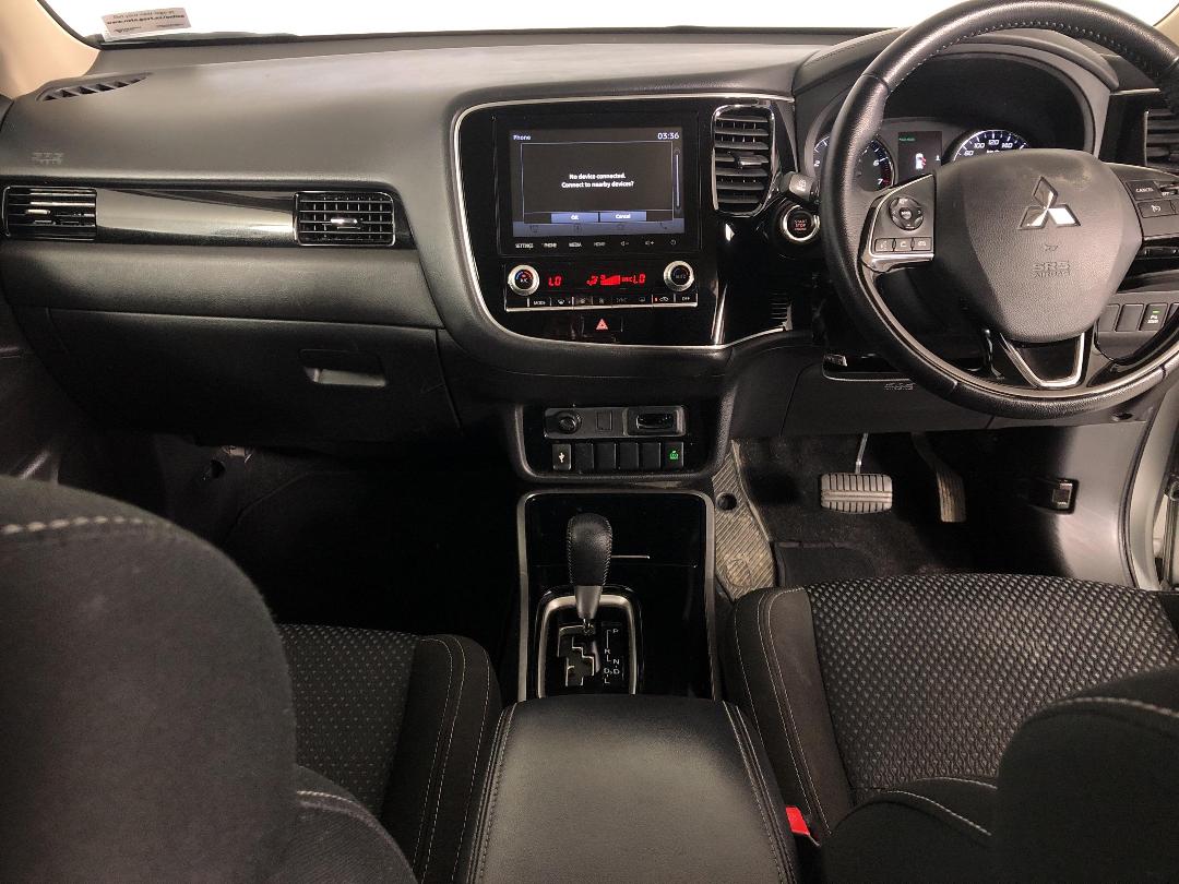 Photo '17' of Mitsubishi Outlander