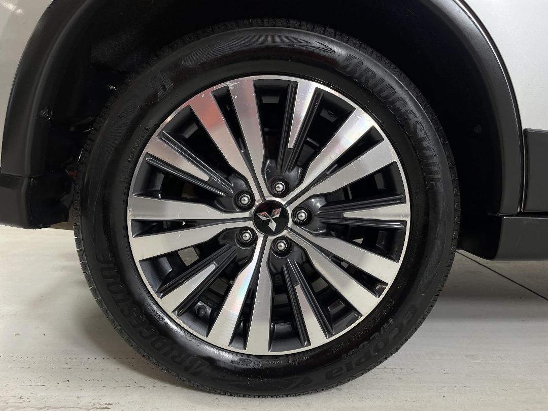 Photo '12' of Mitsubishi Outlander Photo '12' of Mitsubishi Outlander