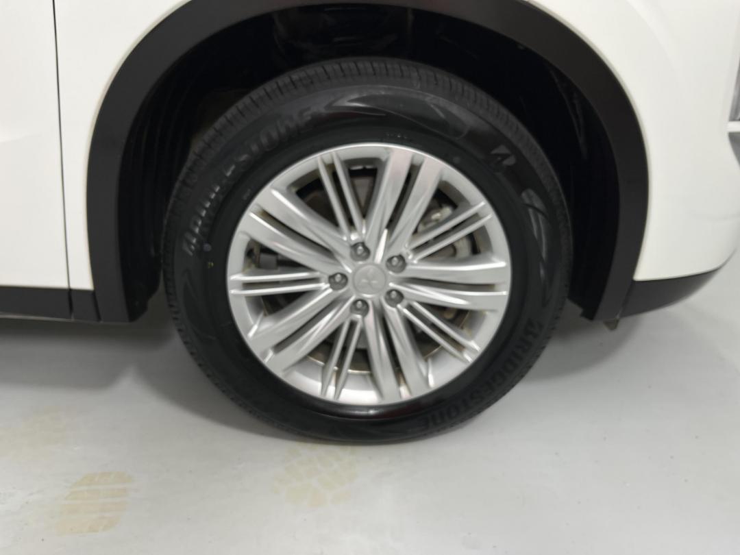 Photo '9' of Mitsubishi Outlander Photo '9' of Mitsubishi Outlander