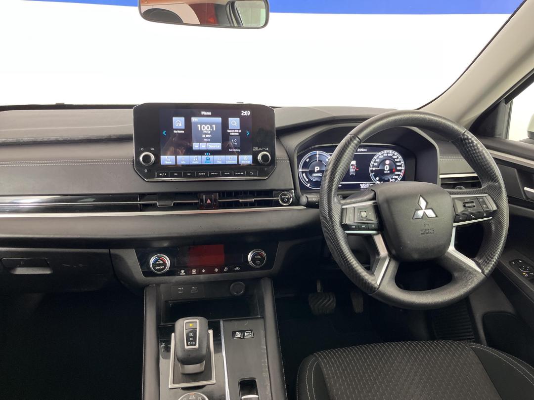 Photo '17' of Mitsubishi Outlander Photo '17' of Mitsubishi Outlander