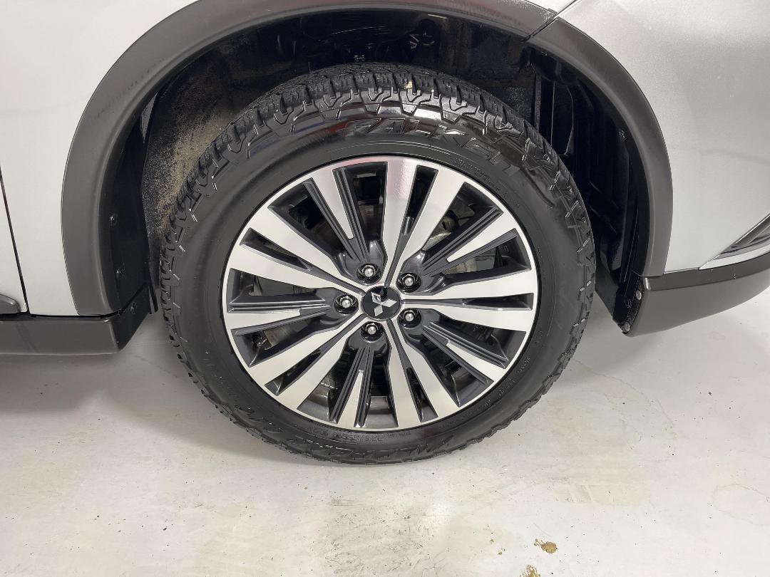 Photo '9' of Mitsubishi Outlander