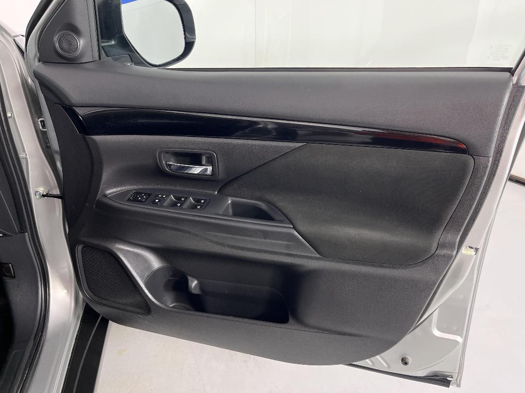 Photo '15' of Mitsubishi Outlander