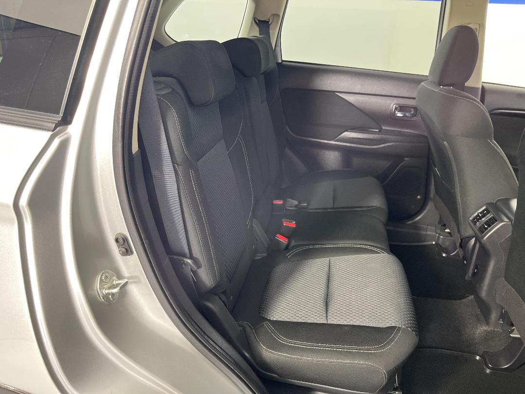 Photo '20' of Mitsubishi Outlander