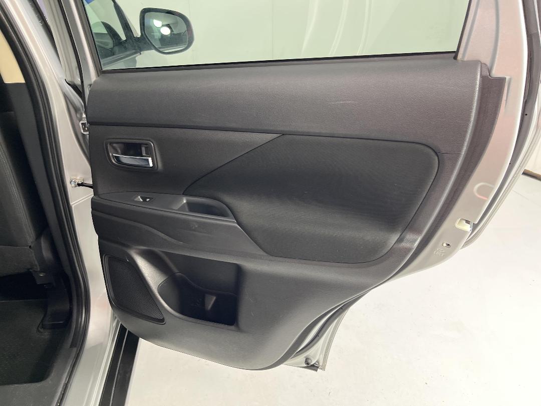 Photo '19' of Mitsubishi Outlander