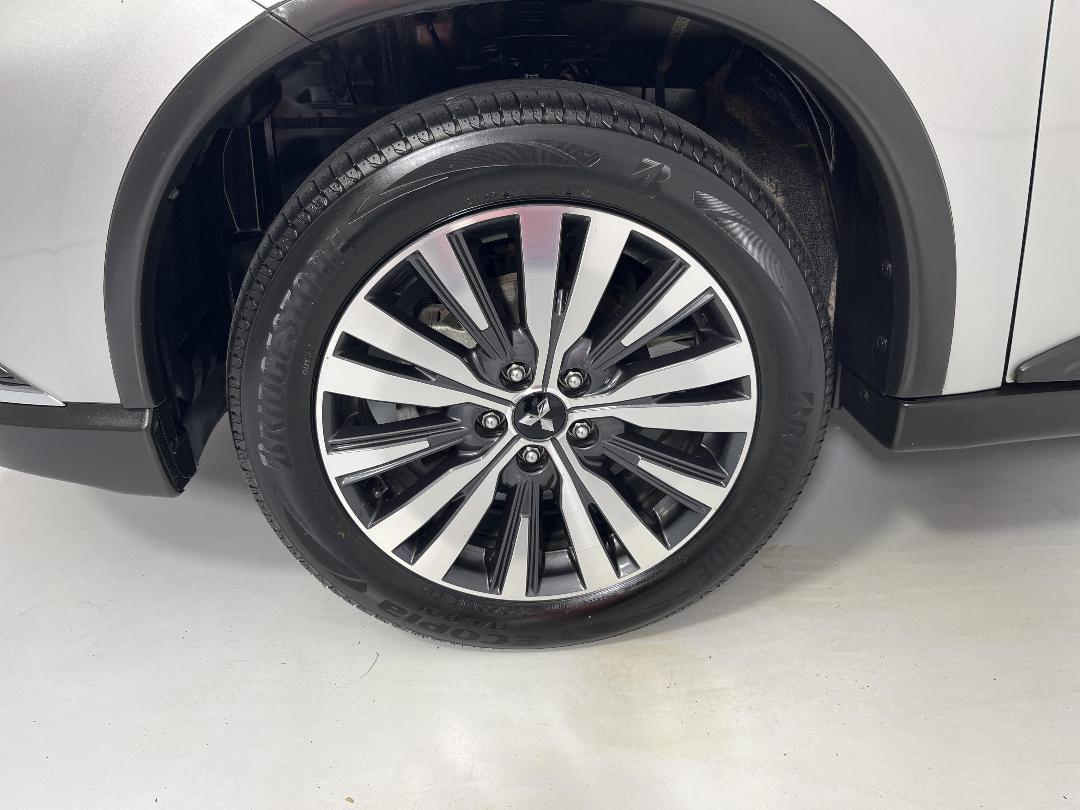 Photo '10' of Mitsubishi Outlander