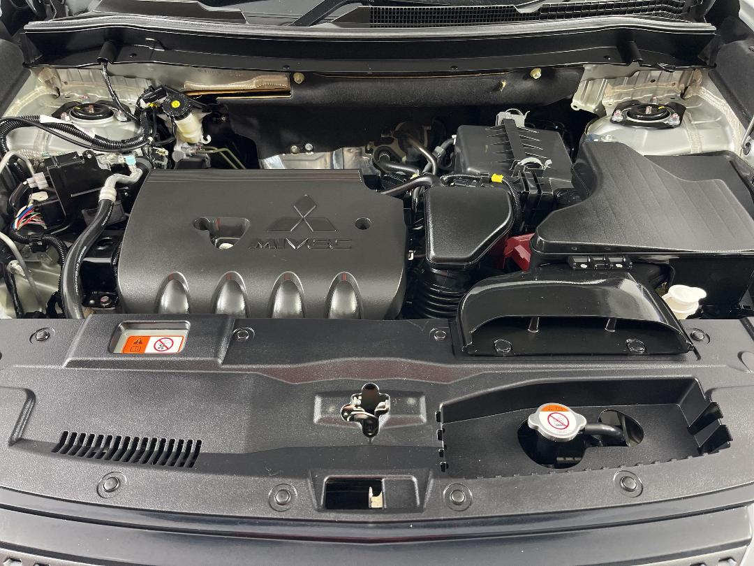 Photo '13' of Mitsubishi Outlander