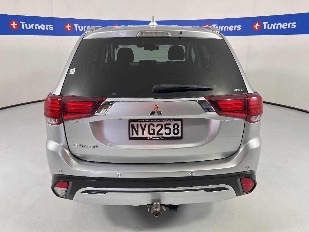 Photo '6' of Mitsubishi Outlander