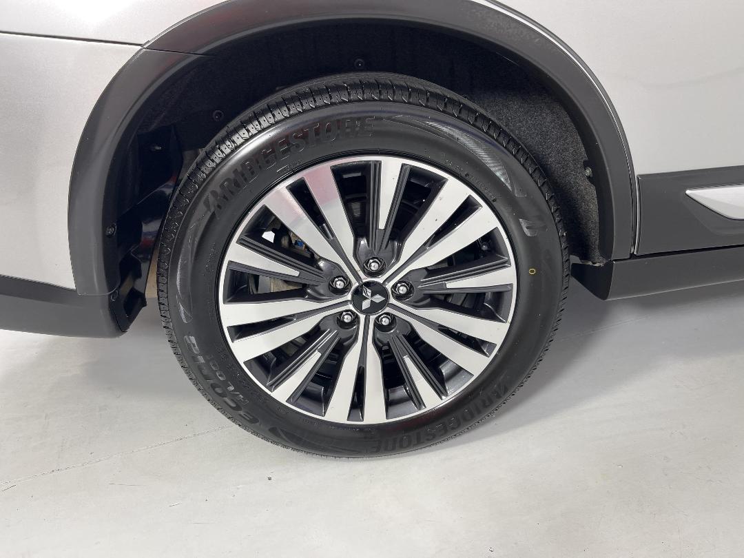 Photo '12' of Mitsubishi Outlander