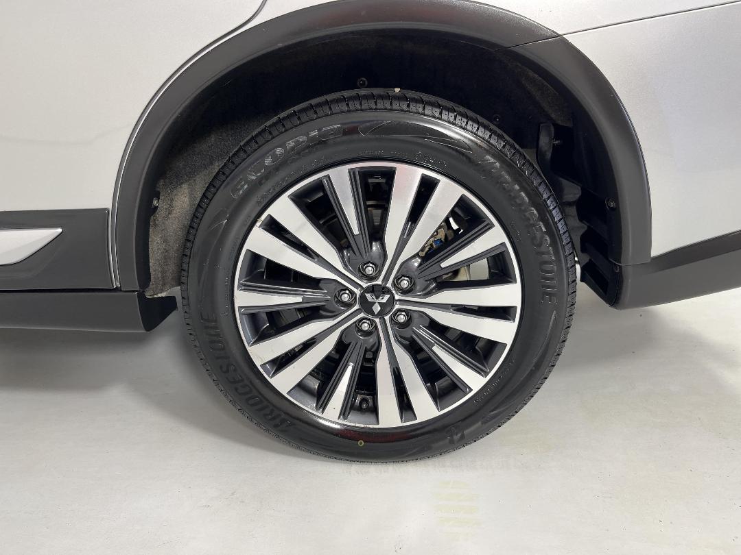 Photo '11' of Mitsubishi Outlander