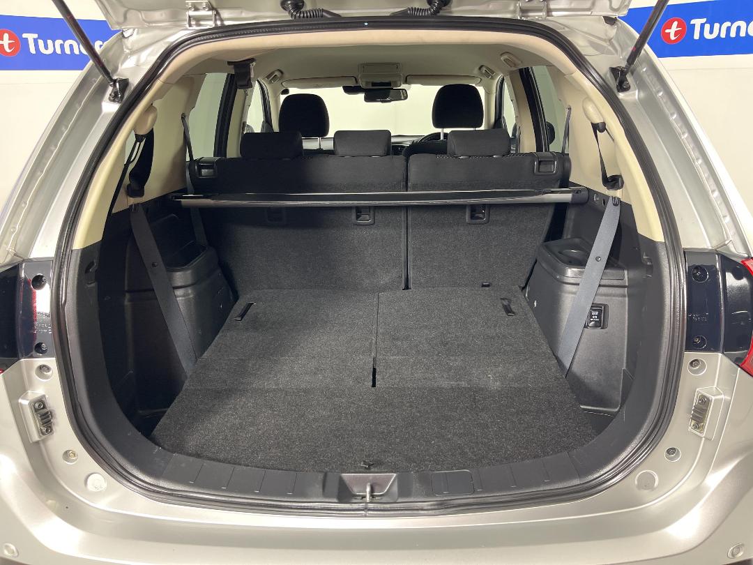 Photo '14' of Mitsubishi Outlander