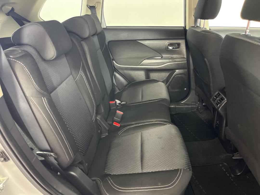 Photo '20' of Mitsubishi Outlander