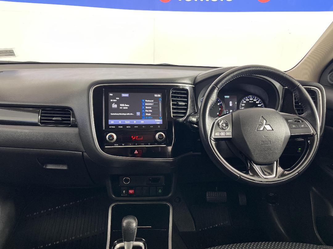 Photo '17' of Mitsubishi Outlander