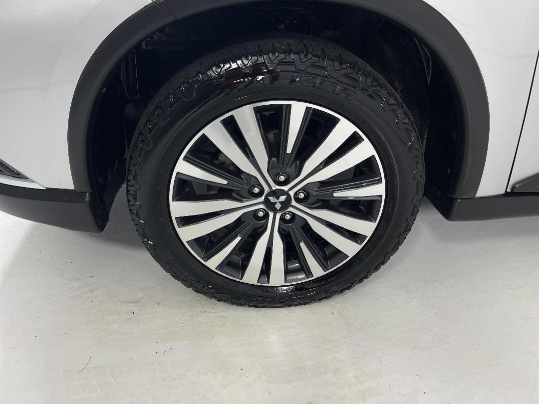 Photo '10' of Mitsubishi Outlander