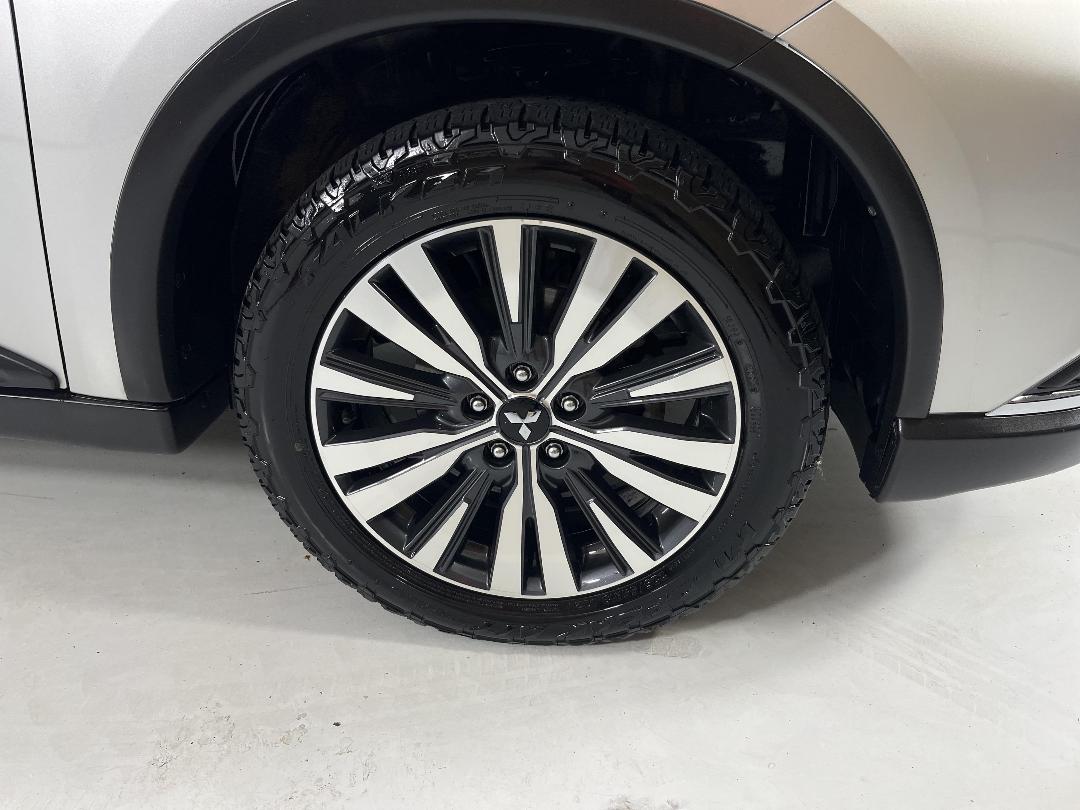 Photo '9' of Mitsubishi Outlander