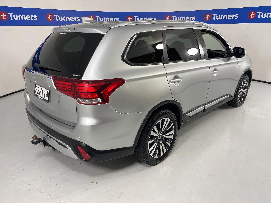 Photo '7' of Mitsubishi Outlander