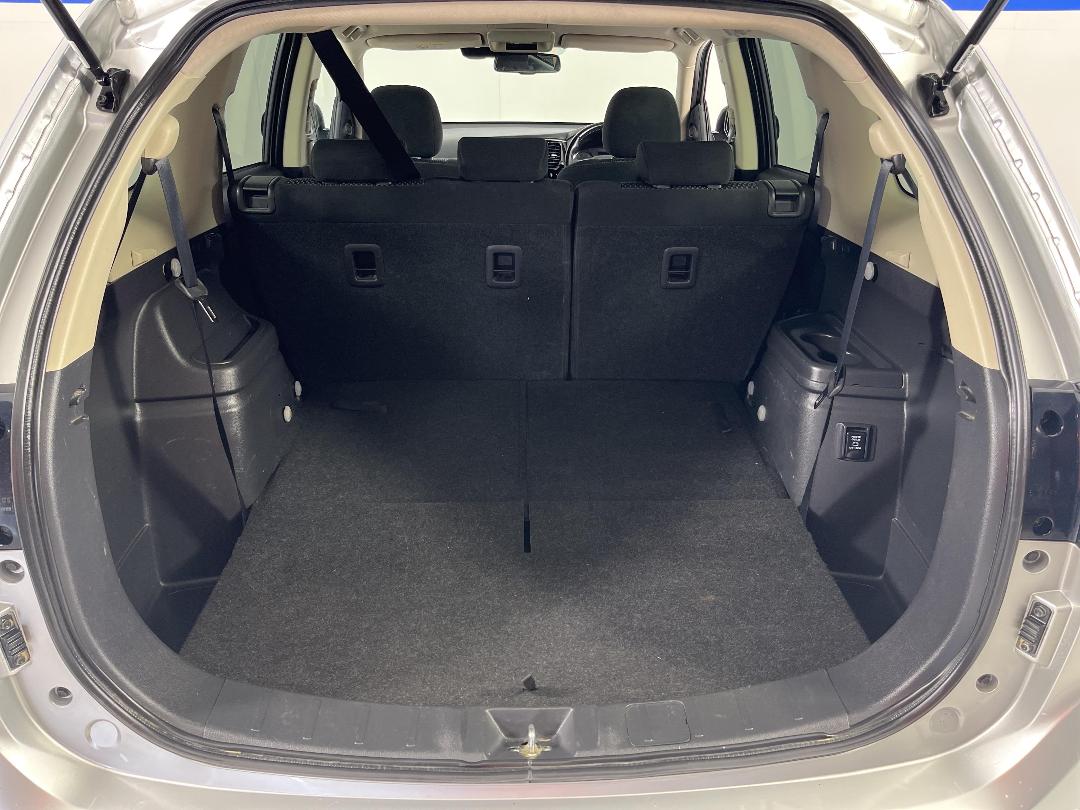 Photo '14' of Mitsubishi Outlander