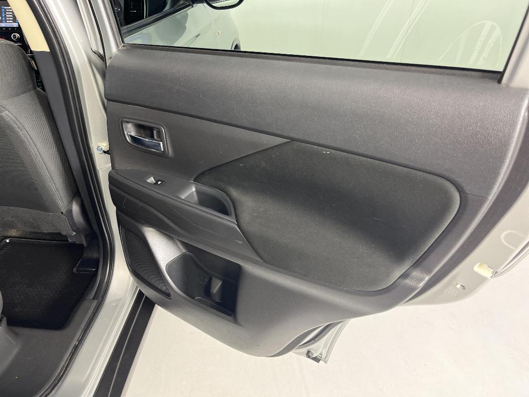 Photo '19' of Mitsubishi Outlander