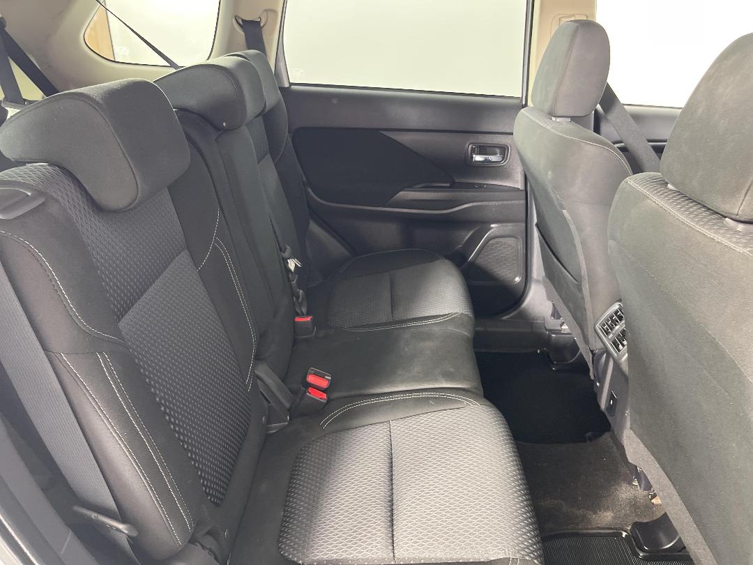 Photo '20' of Mitsubishi Outlander