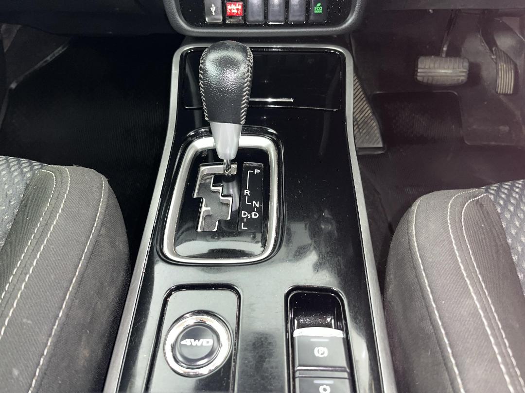 Photo '18' of Mitsubishi Outlander