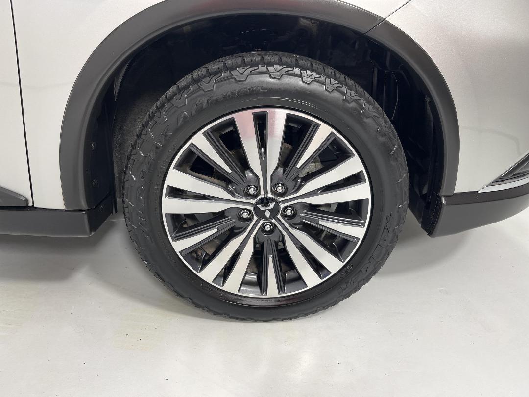 Photo '9' of Mitsubishi Outlander