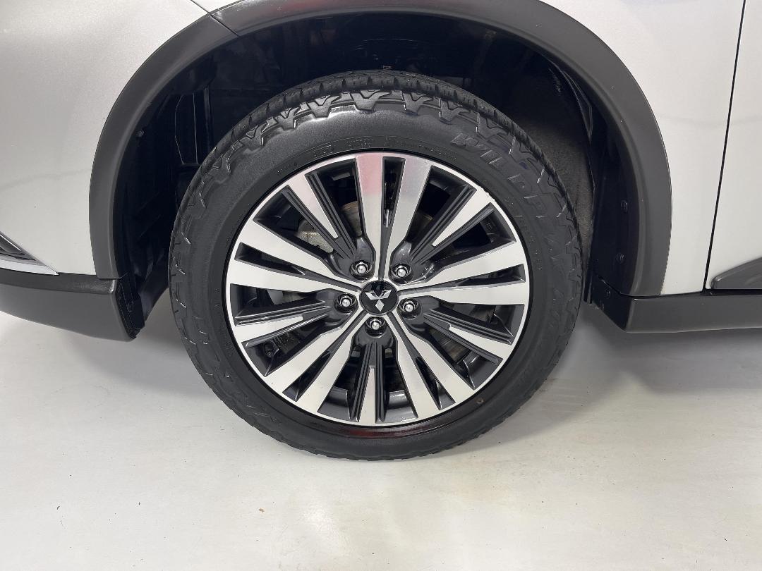 Photo '10' of Mitsubishi Outlander