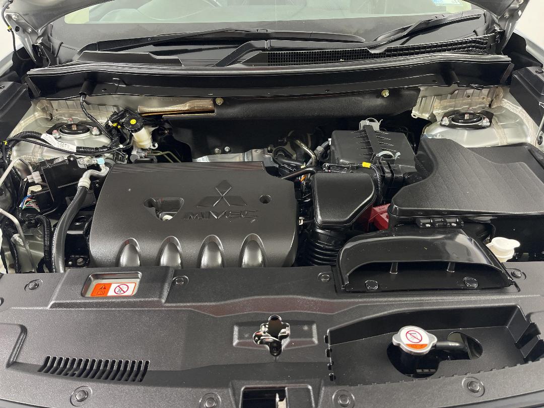 Photo '13' of Mitsubishi Outlander