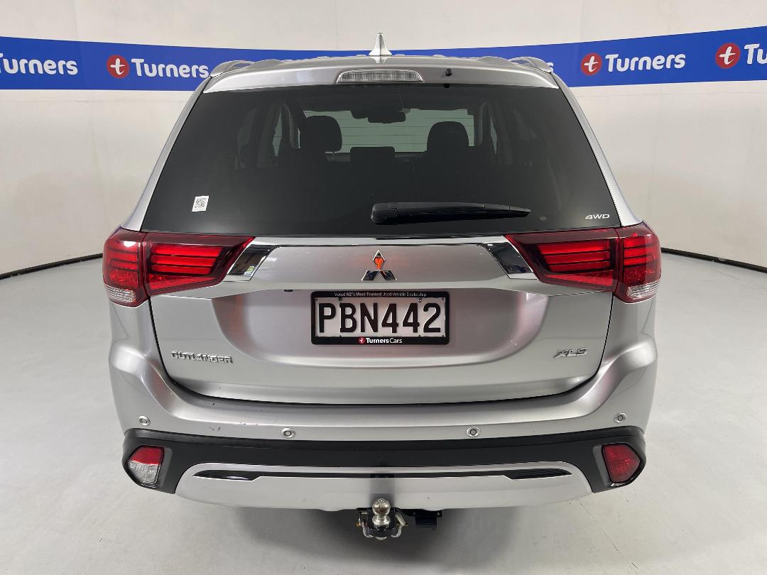 Photo '6' of Mitsubishi Outlander