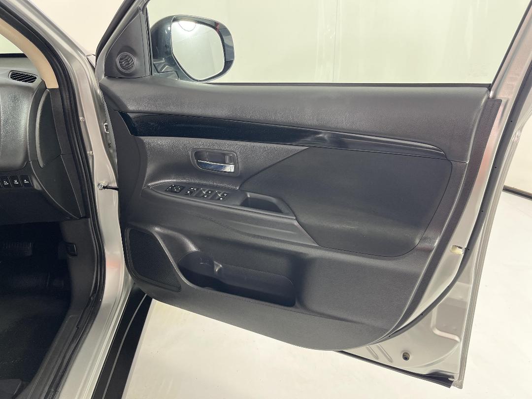 Photo '15' of Mitsubishi Outlander