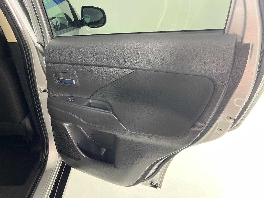 Photo '19' of Mitsubishi Outlander