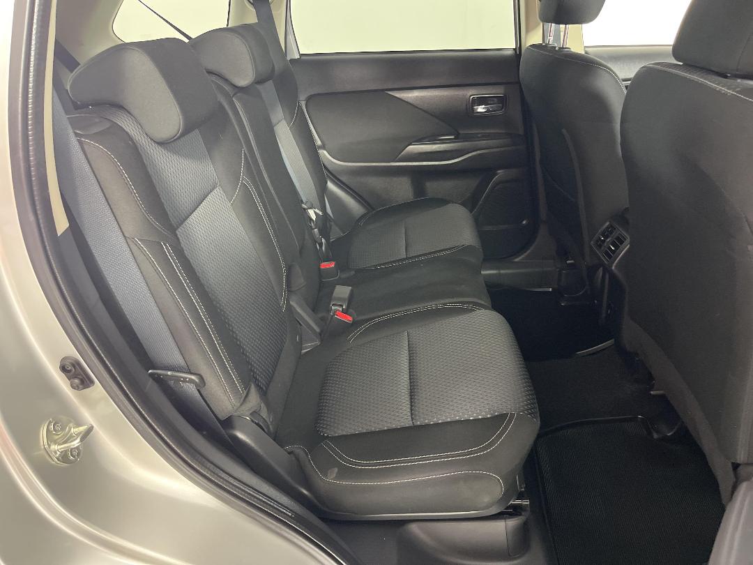 Photo '20' of Mitsubishi Outlander