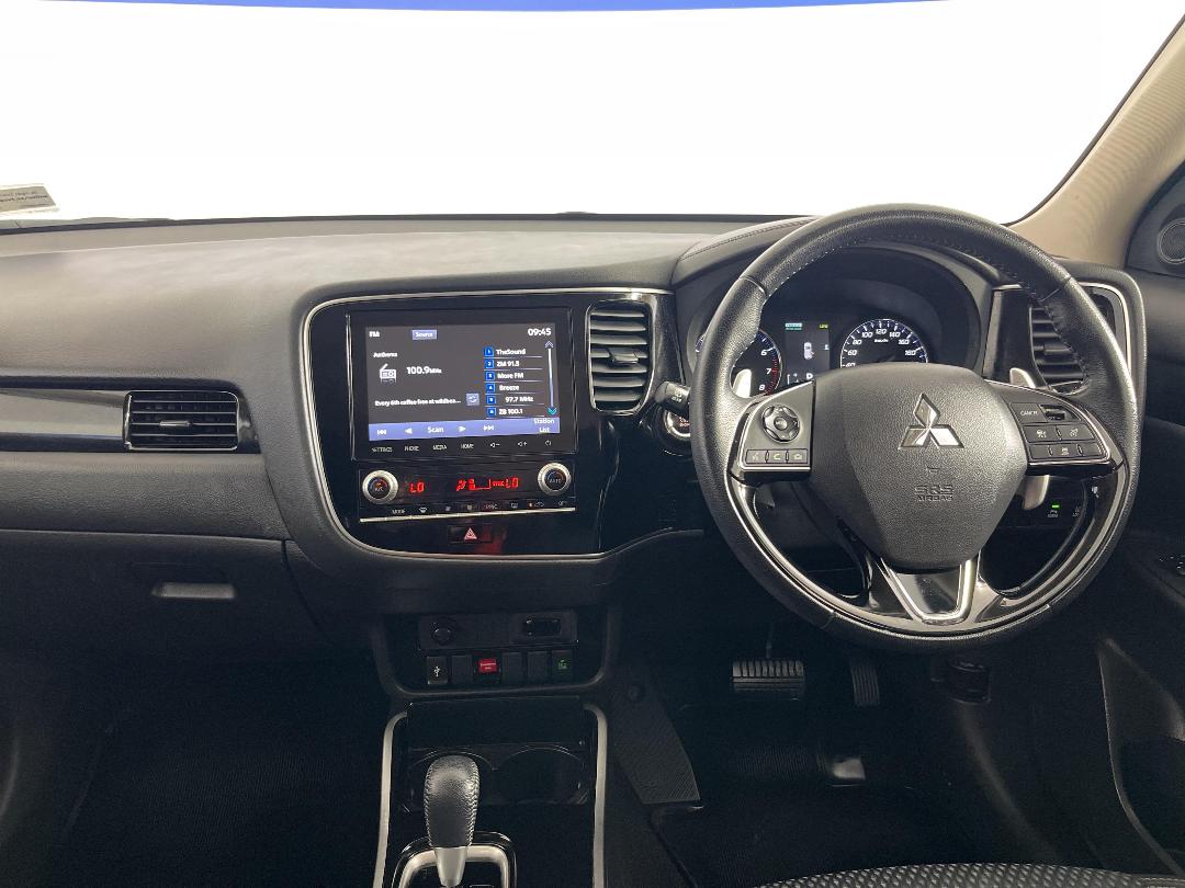 Photo '17' of Mitsubishi Outlander