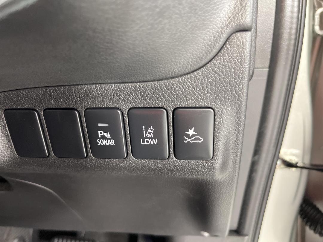 Photo '28' of Mitsubishi Outlander