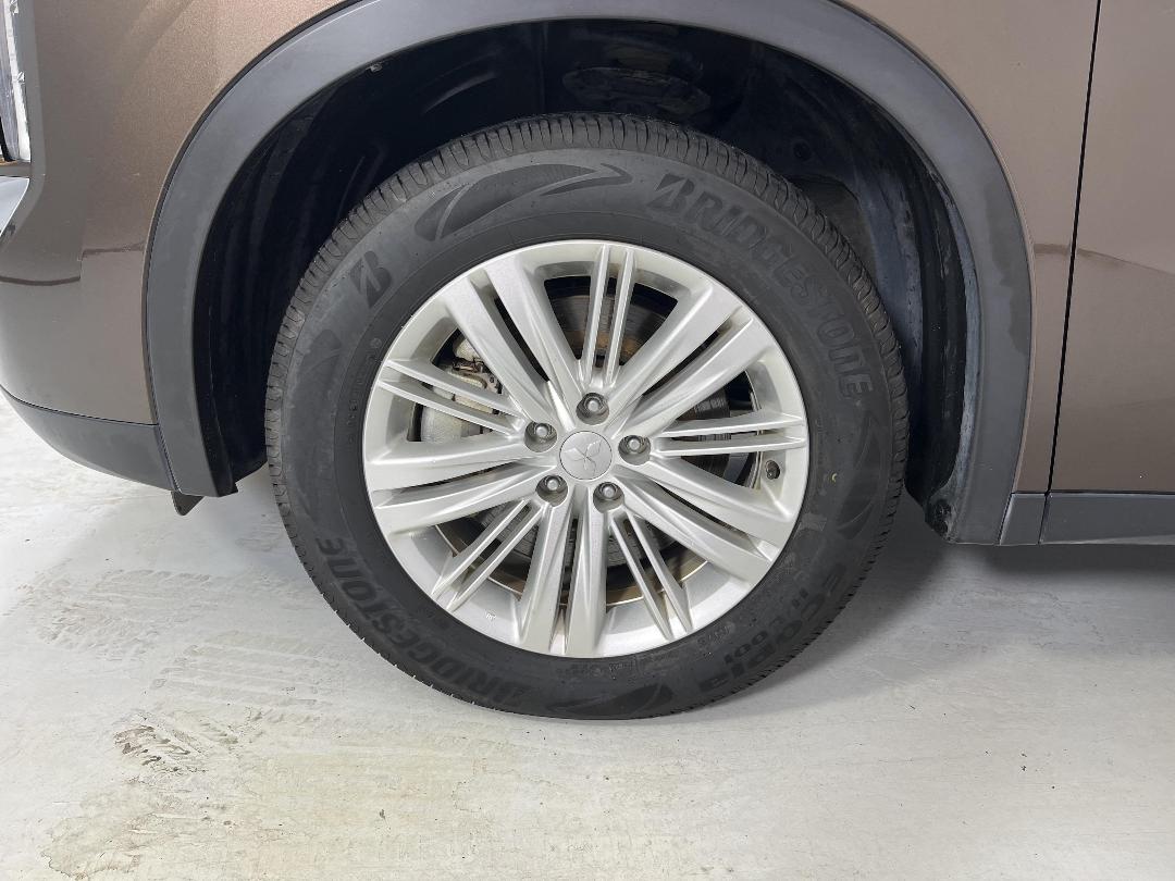 Photo '10' of Mitsubishi Outlander