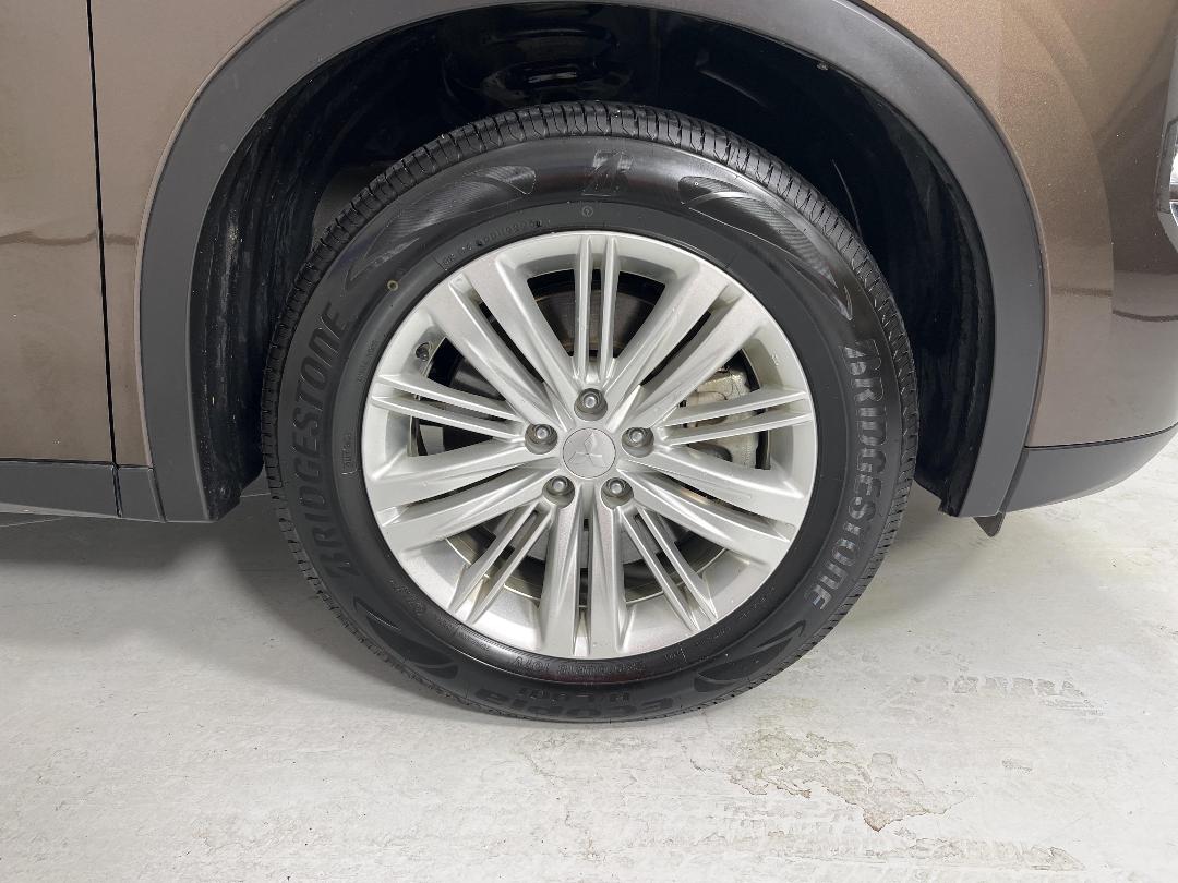 Photo '9' of Mitsubishi Outlander