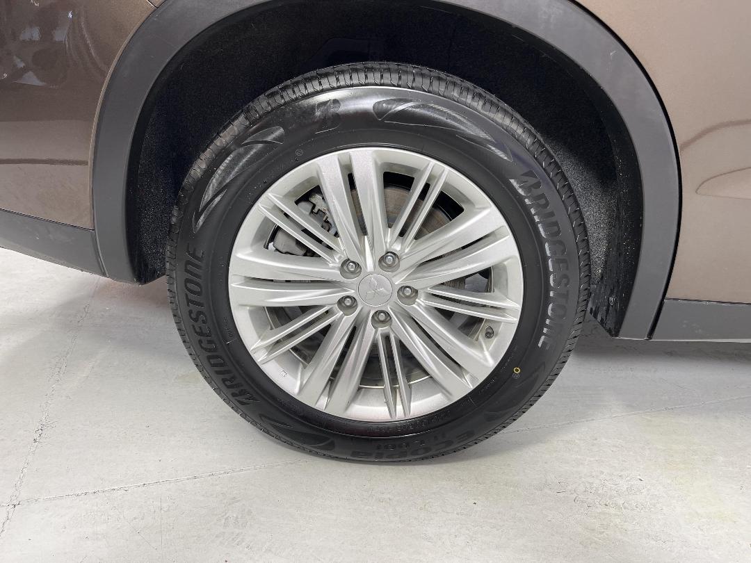 Photo '12' of Mitsubishi Outlander