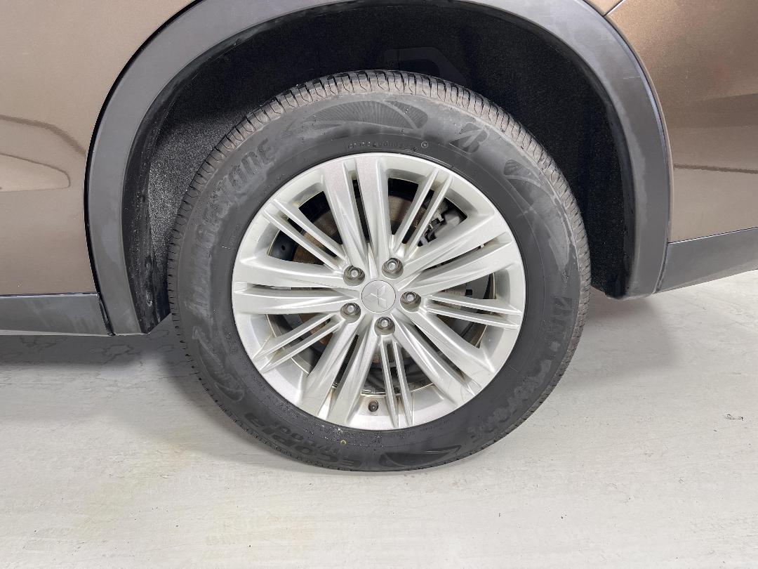 Photo '11' of Mitsubishi Outlander