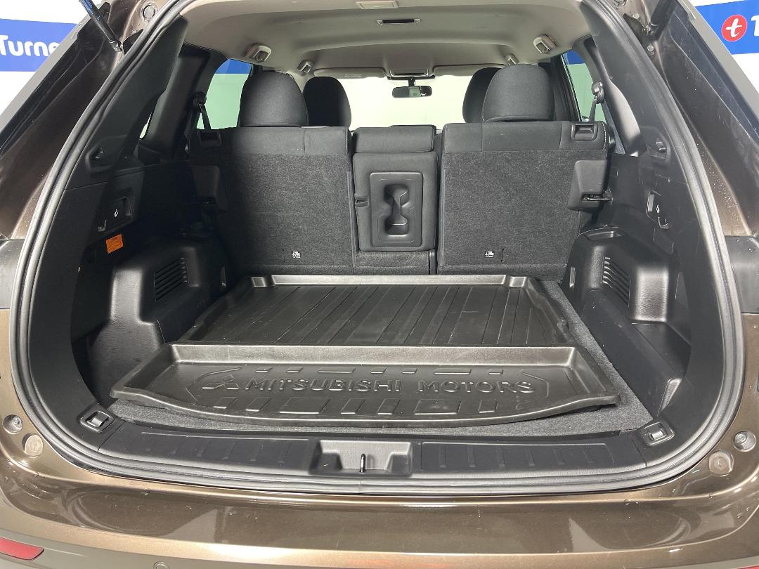 Photo '14' of Mitsubishi Outlander