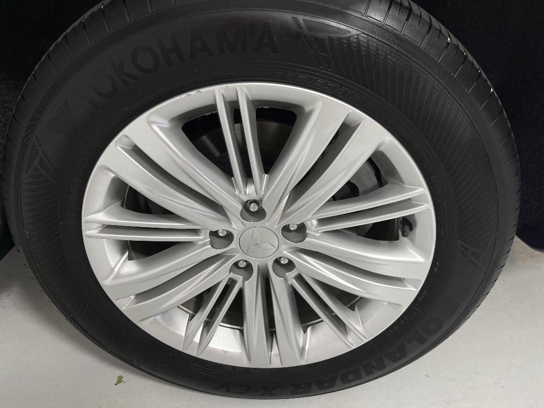 Photo '11' of Mitsubishi Outlander