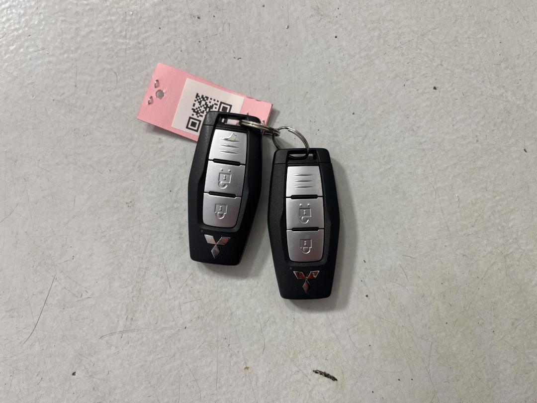 Photo '22' of Mitsubishi Outlander