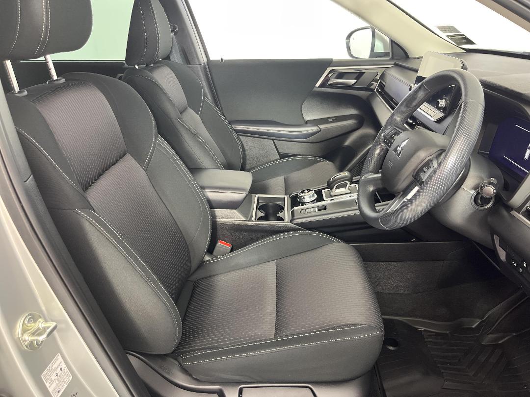 Photo '16' of Mitsubishi Outlander Photo '16' of Mitsubishi Outlander