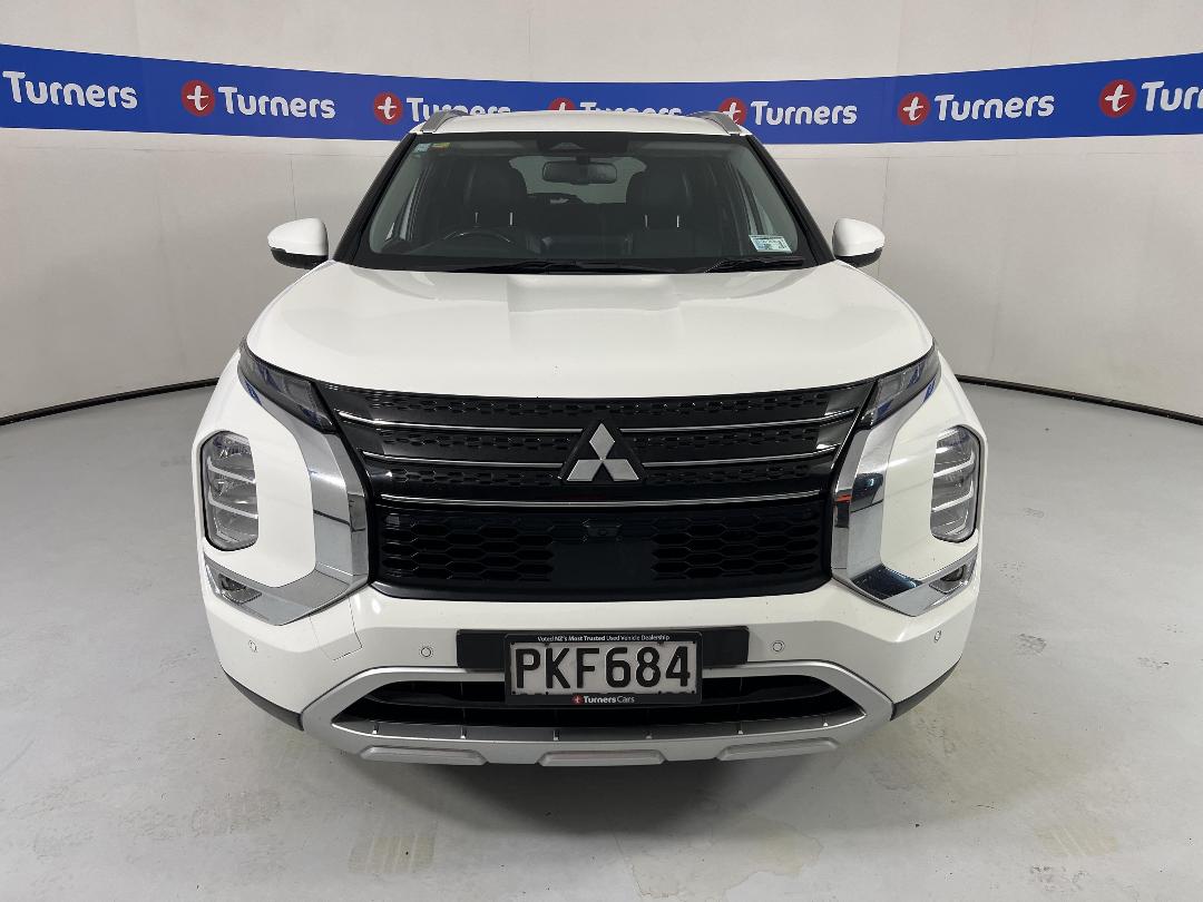 Photo '2' of Mitsubishi Outlander