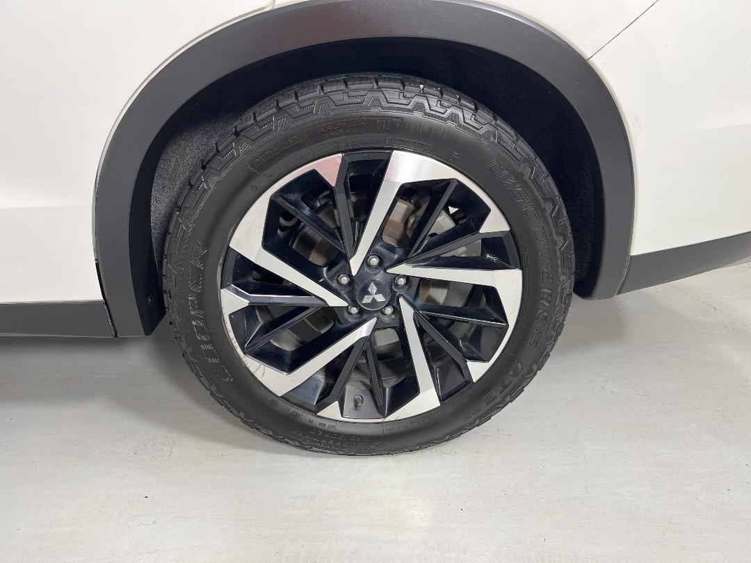 Photo '11' of Mitsubishi Outlander