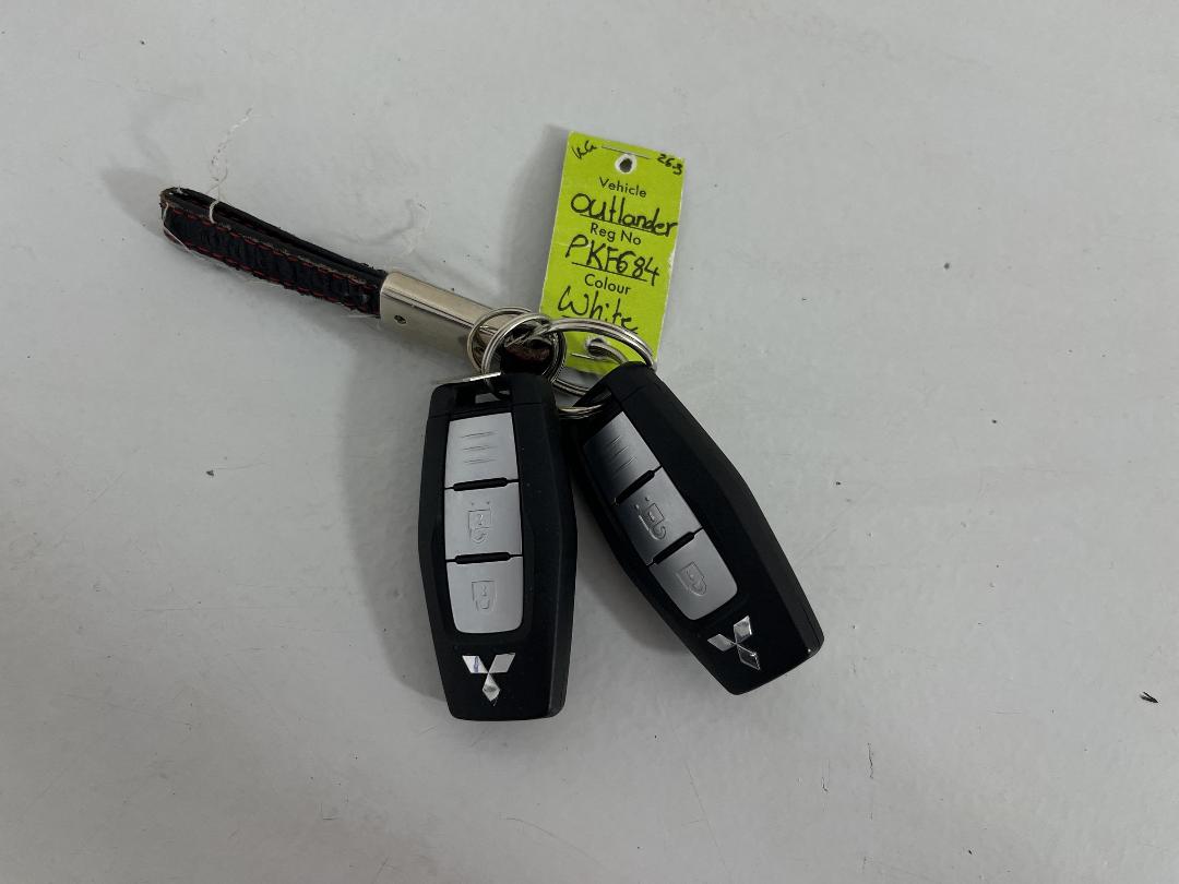 Photo '22' of Mitsubishi Outlander