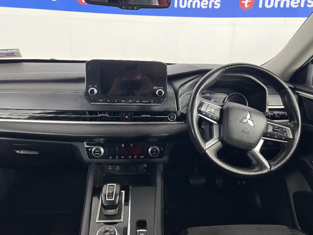 Photo '17' of Mitsubishi Outlander