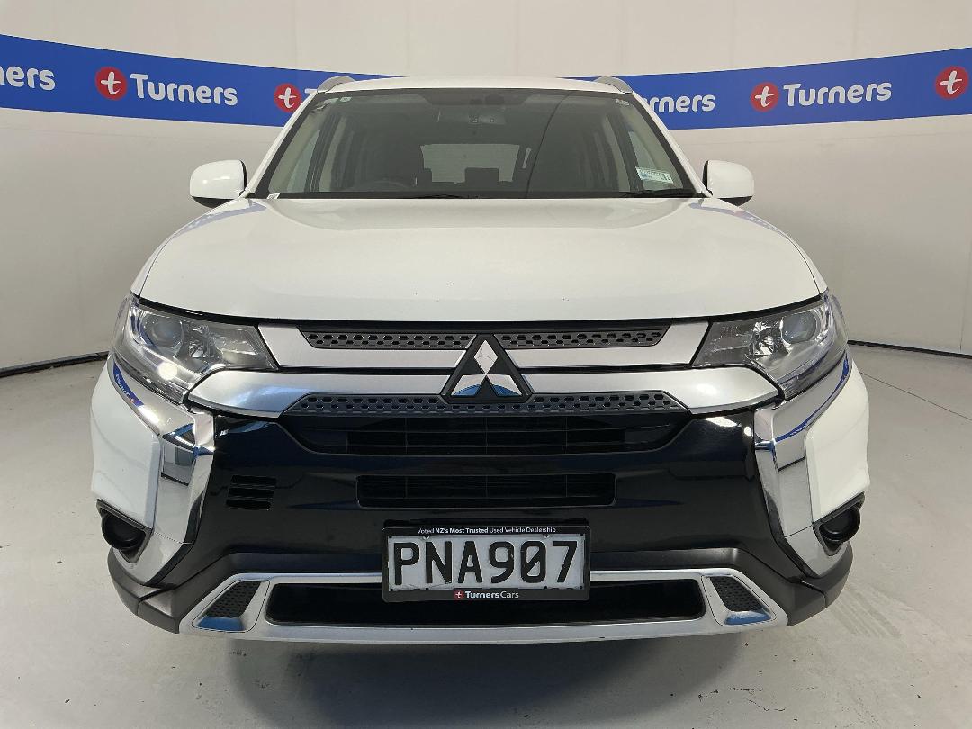 Photo '2' of Mitsubishi Outlander